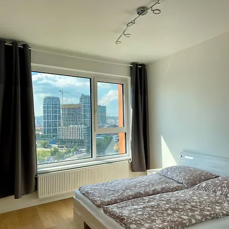 Luxury In Skyscraper With Parking Apartmán Bratislava